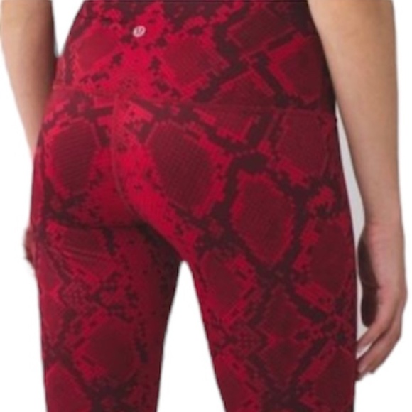 Lululemon high rise Wunder Under red black snake print leggings 4 - Picture 1 of 13